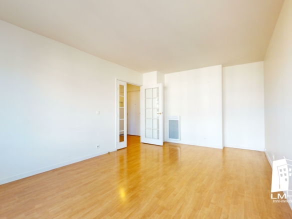 Appartement T2 de 43 m² + Parking + Cave à Issy-les-Moulineaux