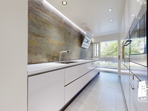Appartement T4 de 113 m² + Balcon + Box + Cave au Chesnay-Rocquencourt
